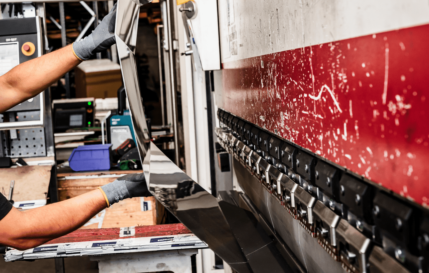 Pladebearbejdning på avancerede CNC-maskiner